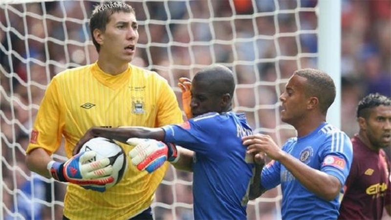 Costel Pantilimon – Chiều cao: 2,03m