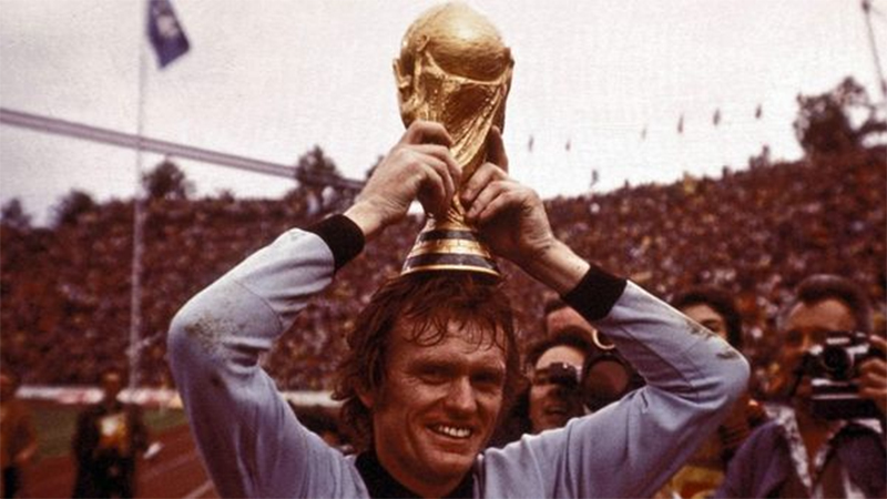 Sepp Maier cùng ĐT Đức vô địch World Cup 1974 